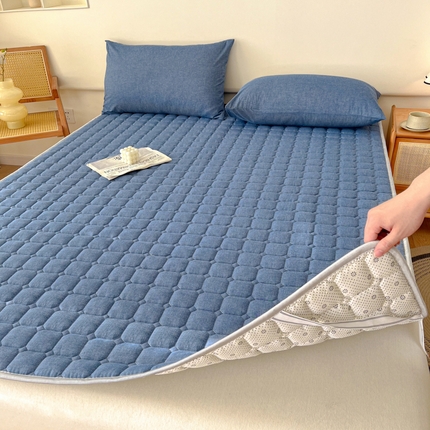 91家纺网 家纺一手货源 找家纺 卡伦家纺 2025新款全棉色织水洗棉夹棉床垫席梦思保护垫 牛仔兰