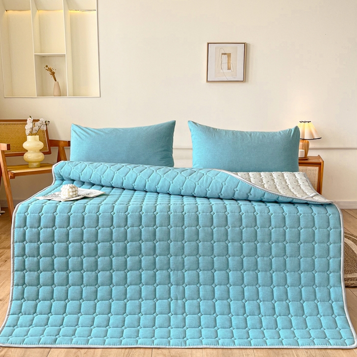 91家纺网 家纺一手货源 找家纺 卡伦家纺 2025新款全棉色织水洗棉夹棉床垫席梦思保护垫 海蓝青年