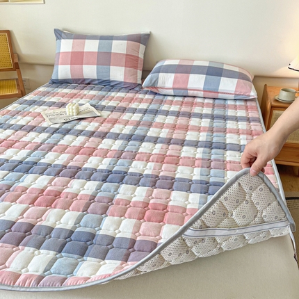 91家纺网 家纺一手货源 找家纺 （总）卡伦家纺 2025新款全棉色织水洗棉夹棉床垫席梦思保护垫