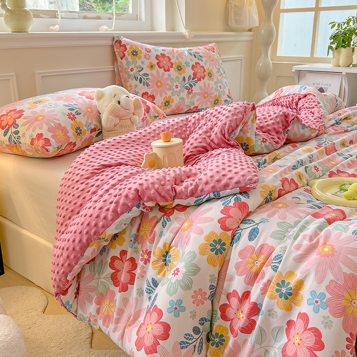 91家纺网 家纺一手货源 找家纺 居易简 2025新款水洗棉双层纱豆豆绒被被子被芯冬被春秋被豆豆被加绒直播  青春绽放