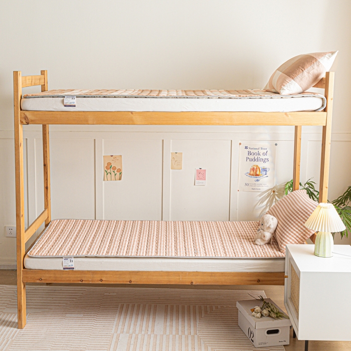 91家纺网 家纺一手货源 找家纺 卡伦家纺 2025新款全棉色织水洗棉夹棉床垫单人学生宿舍床垫 粉小格