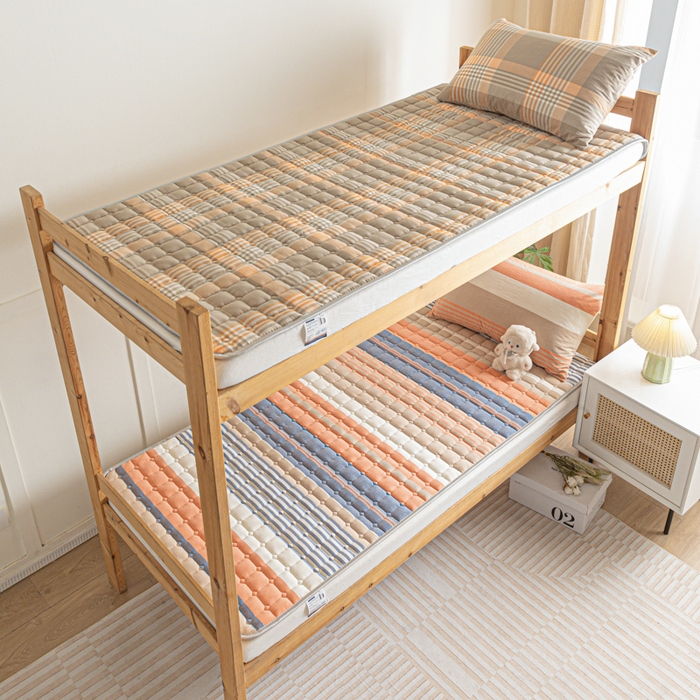 91家纺网 家纺一手货源 找家纺 卡伦家纺 2025新款全棉色织水洗棉夹棉床垫单人学生宿舍床垫 橘兰咖条