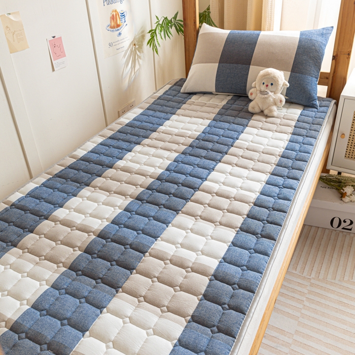 91家纺网 家纺一手货源 找家纺 卡伦家纺 2025新款全棉色织水洗棉夹棉床垫单人学生宿舍床垫 蓝大格