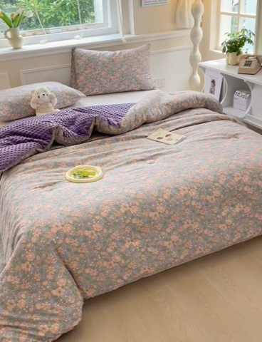 91家纺网 家纺一手货源 找家纺 居易简 2025新款水洗棉双层纱豆豆绒被被子被芯冬被春秋被豆豆被加绒直播  莫奈庄园