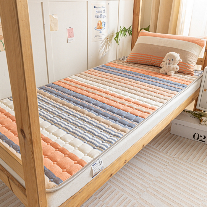 91家纺网 家纺一手货源 找家纺 卡伦家纺 2025新款全棉色织水洗棉夹棉床垫单人学生宿舍床垫 橘兰咖条