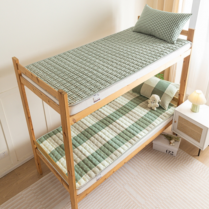 91家纺网 家纺一手货源 找家纺 卡伦家纺 2025新款全棉色织水洗棉夹棉床垫单人学生宿舍床垫 绿大格