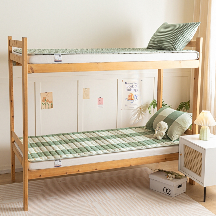 91家纺网 家纺一手货源 找家纺 卡伦家纺 2025新款全棉色织水洗棉夹棉床垫单人学生宿舍床垫 绿大格