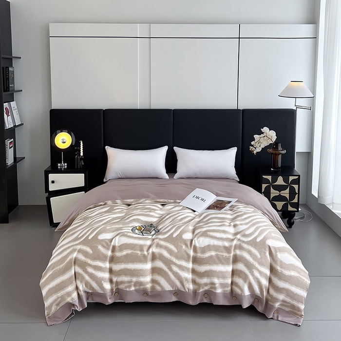 91家纺网 家纺一手货源 找家纺 艾迪尚家纺 2025新款柔丝茸磨毛印花纽扣款单被套 唐顿