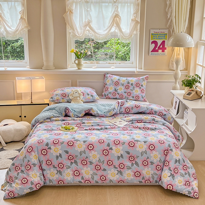 91家纺网 家纺一手货源 找家纺 居易简 2025新款水洗棉双层纱豆豆绒被被子被芯冬被春秋被豆豆被加绒直播  海棠朵朵