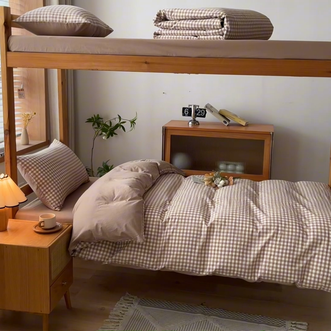 91家纺网 家纺一手货源 找家纺 吉象 2025新款水洗棉学生三件套 咖小格