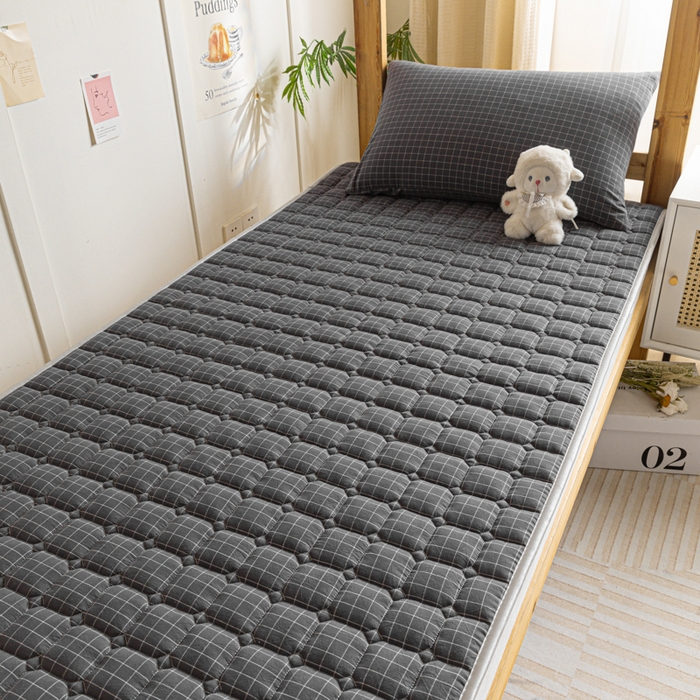 91家纺网 家纺一手货源 找家纺 卡伦家纺 2025新款全棉色织水洗棉夹棉床垫单人学生宿舍床垫 灰小方格