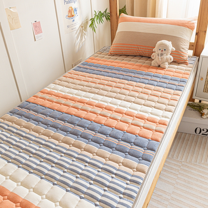 91家纺网 家纺一手货源 找家纺 卡伦家纺 2025新款全棉色织水洗棉夹棉床垫单人学生宿舍床垫 橘兰咖条