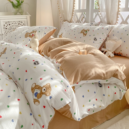 91家纺网 家纺一手货源 找家纺 芷凡家纺 2024新款水洗泡泡棉四件套 莫里熊