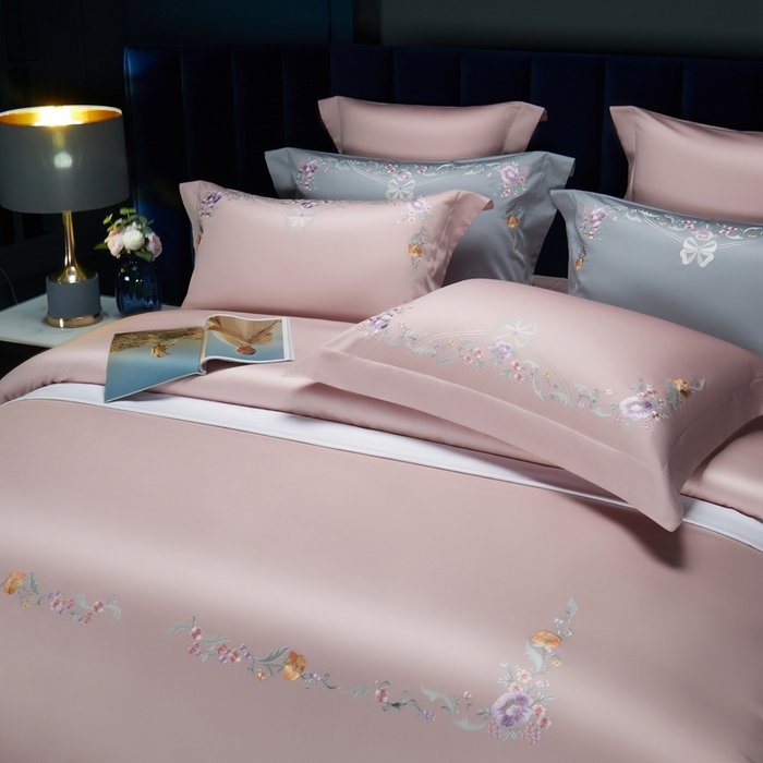 91家纺网 家纺一手货源 找家纺 美娘阁2025新款双股长绒棉居家款四件套 花与爱丽丝-粉玉色