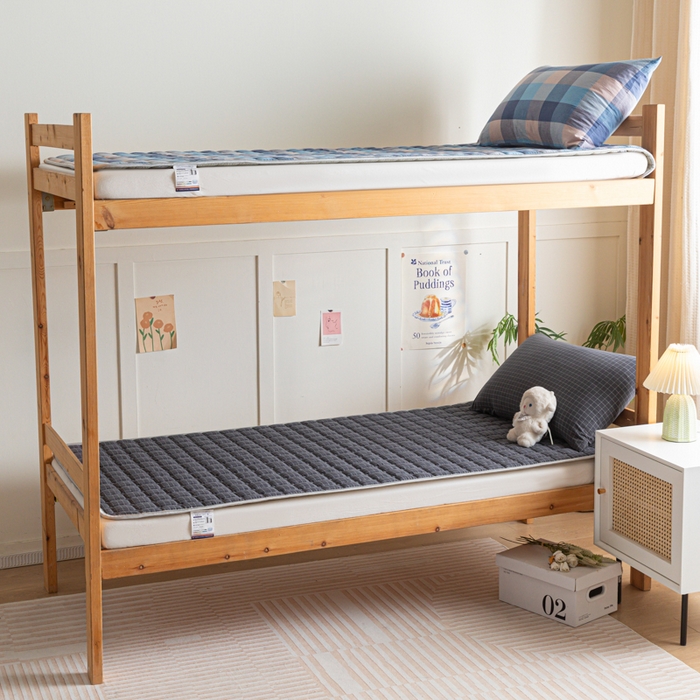 91家纺网 家纺一手货源 找家纺 卡伦家纺 2025新款全棉色织水洗棉夹棉床垫单人学生宿舍床垫 灰小方格