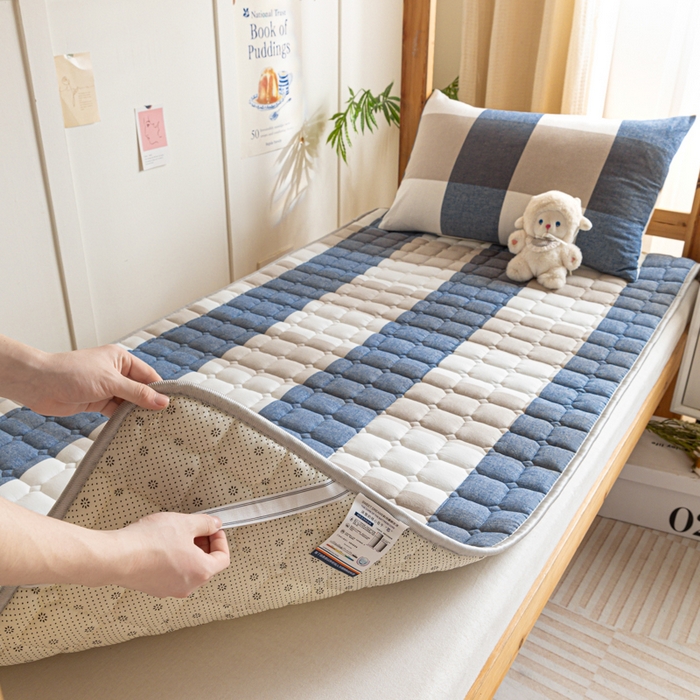 91家纺网 家纺一手货源 找家纺 卡伦家纺 2025新款全棉色织水洗棉夹棉床垫单人学生宿舍床垫 蓝大格