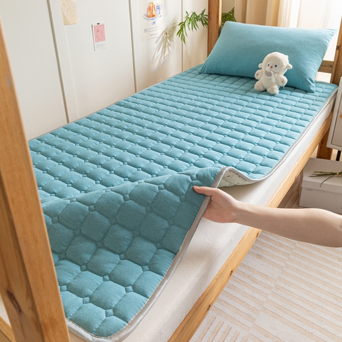 91家纺网 家纺一手货源 找家纺 卡伦家纺 2025新款全棉色织水洗棉夹棉床垫单人学生宿舍床垫 海兰青年