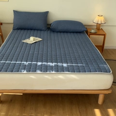 91家纺网 家纺一手货源 找家纺 卡伦家纺 2025新款全棉色织水洗棉夹棉床垫席梦思保护垫 灰小方格