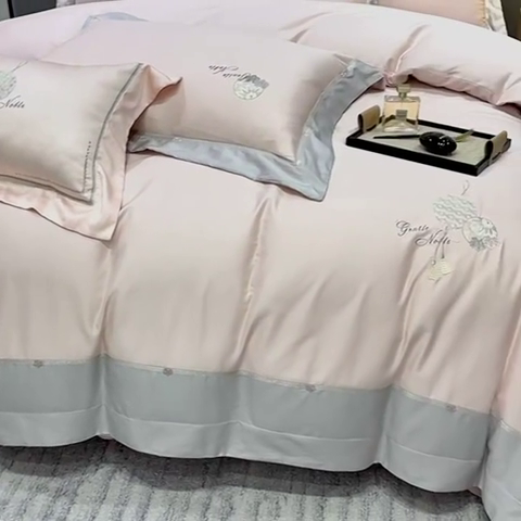 91家纺网 家纺一手货源 找家纺 美娘阁2025新款双股长绒棉居家款四件套 凯瑟琳-丹妮粉