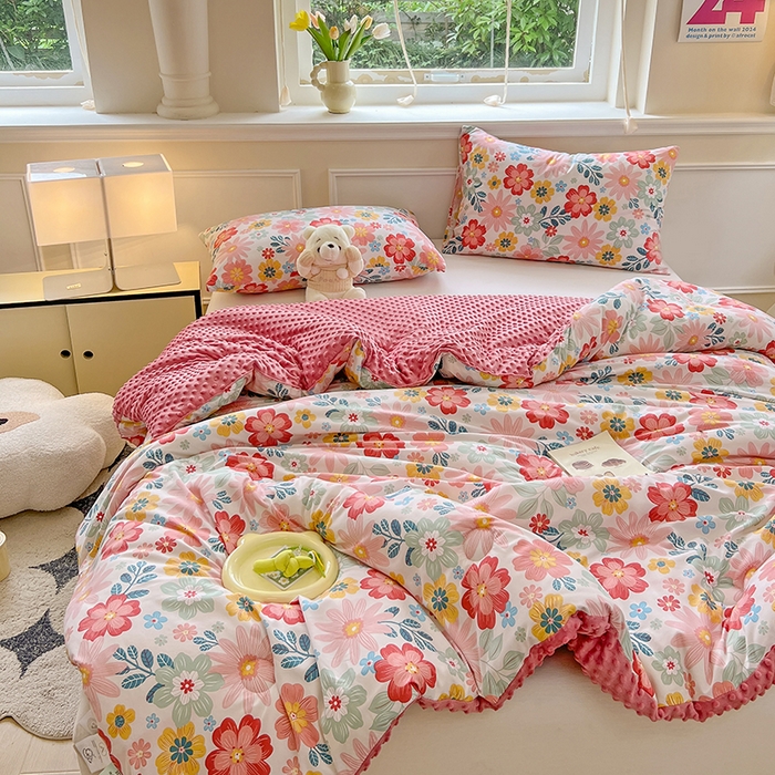 91家纺网 家纺一手货源 找家纺 居易简 2025新款水洗棉双层纱豆豆绒被被子被芯冬被春秋被豆豆被加绒直播  青春绽放