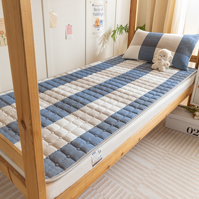 91家纺网 家纺一手货源 找家纺 卡伦家纺 2025新款全棉色织水洗棉夹棉床垫单人学生宿舍床垫 蓝大格