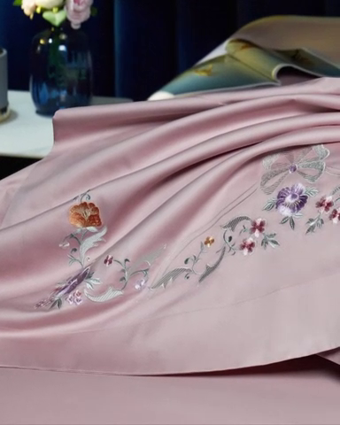 91家纺网 家纺一手货源 找家纺 美娘阁2025新款双股长绒棉居家款四件套 花与爱丽丝-粉玉色