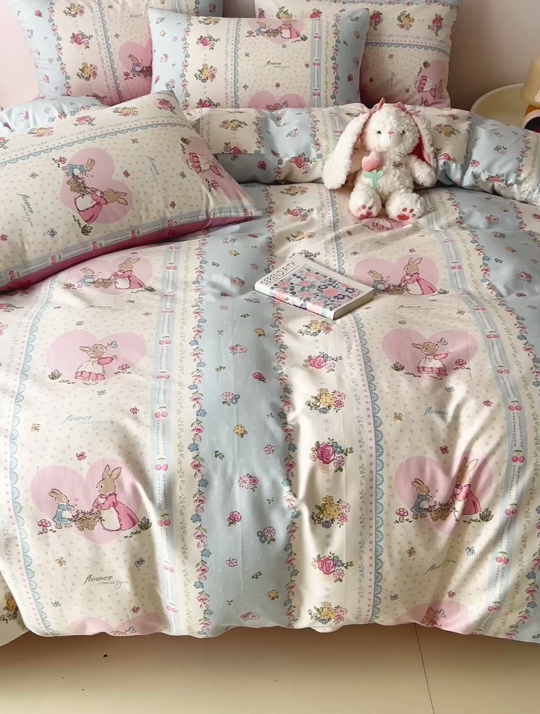 91家纺网 家纺一手货源 找家纺 西引力 2024新款全棉印花单被套 花园兔兔