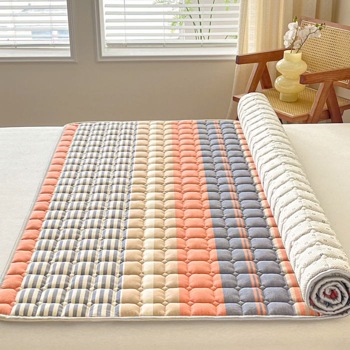 91家纺网 家纺一手货源 找家纺 卡伦家纺 2025新款全棉色织水洗棉夹棉床垫席梦思保护垫 橘兰咖条