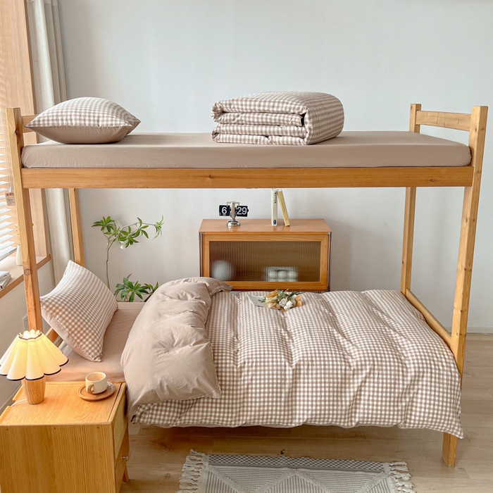 91家纺网 家纺一手货源 找家纺 吉象 2025新款水洗棉学生三件套 咖小格