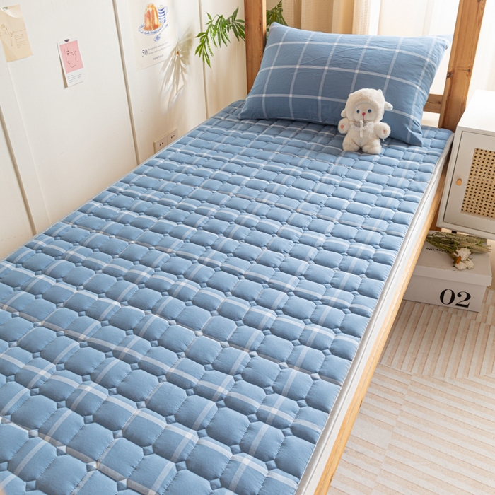 91家纺网 家纺一手货源 找家纺 卡伦家纺 2025新款全棉色织水洗棉夹棉床垫单人学生宿舍床垫 蓝灰中格