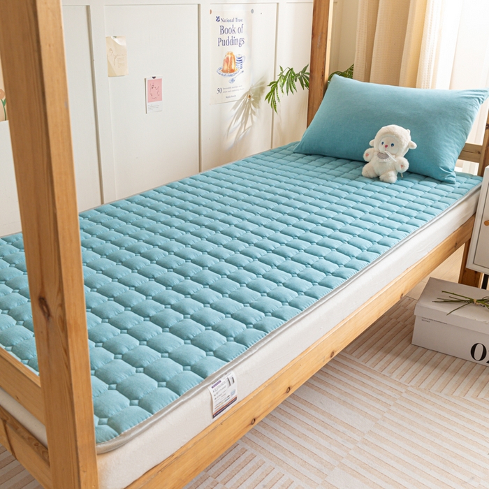 91家纺网 家纺一手货源 找家纺 卡伦家纺 2025新款全棉色织水洗棉夹棉床垫单人学生宿舍床垫 海兰青年