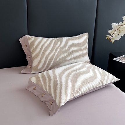 91家纺网 家纺一手货源 找家纺 艾迪尚家纺 2025新款柔丝茸磨毛印花纽扣款单枕套 唐顿