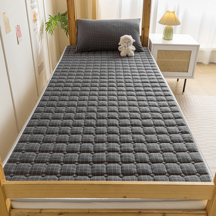 91家纺网 家纺一手货源 找家纺 卡伦家纺 2025新款全棉色织水洗棉夹棉床垫单人学生宿舍床垫 灰小方格