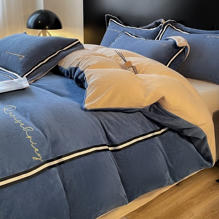 91家纺网 家纺一手货源 找家纺 （总）麦空 2025新款高克重牛奶绒刺绣织带款四件套-彩虹系列