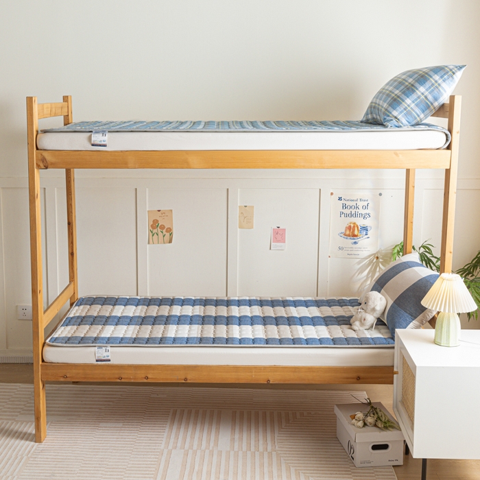 91家纺网 家纺一手货源 找家纺 卡伦家纺 2025新款全棉色织水洗棉夹棉床垫单人学生宿舍床垫 蓝大格