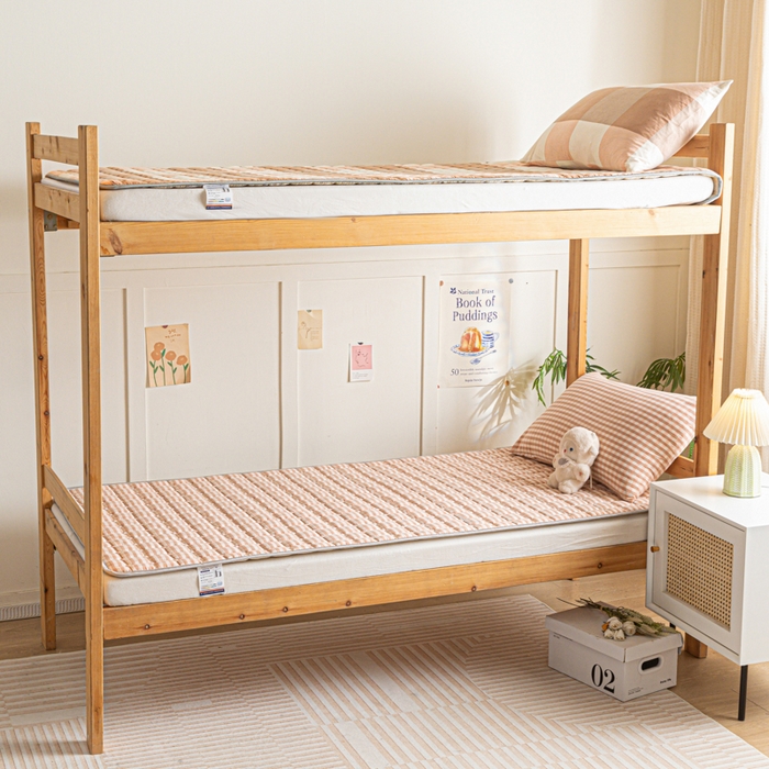 91家纺网 家纺一手货源 找家纺 卡伦家纺 2025新款全棉色织水洗棉夹棉床垫单人学生宿舍床垫 粉小格