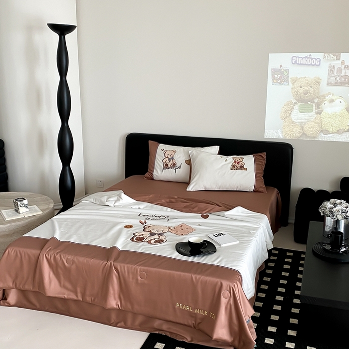 91家纺网 家纺一手货源 找家纺 优然居家纺 2024新款儿童天丝夏被系列 巧克力学院熊