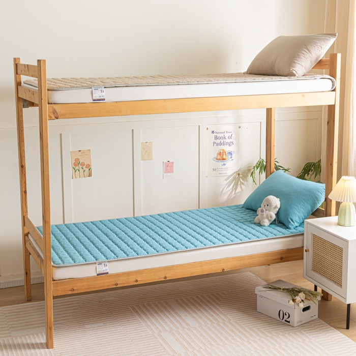 91家纺网 家纺一手货源 找家纺 卡伦家纺 2025新款全棉色织水洗棉夹棉床垫单人学生宿舍床垫 海兰青年