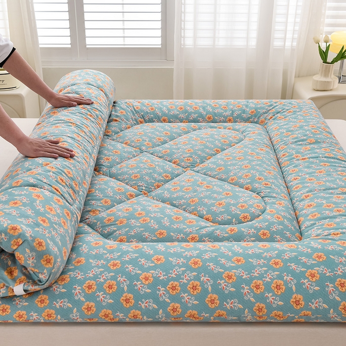 91家纺网 家纺一手货源 找家纺 富威堡家纺 2025新款双层纱棉花床垫 桃花朵朵（蓝）