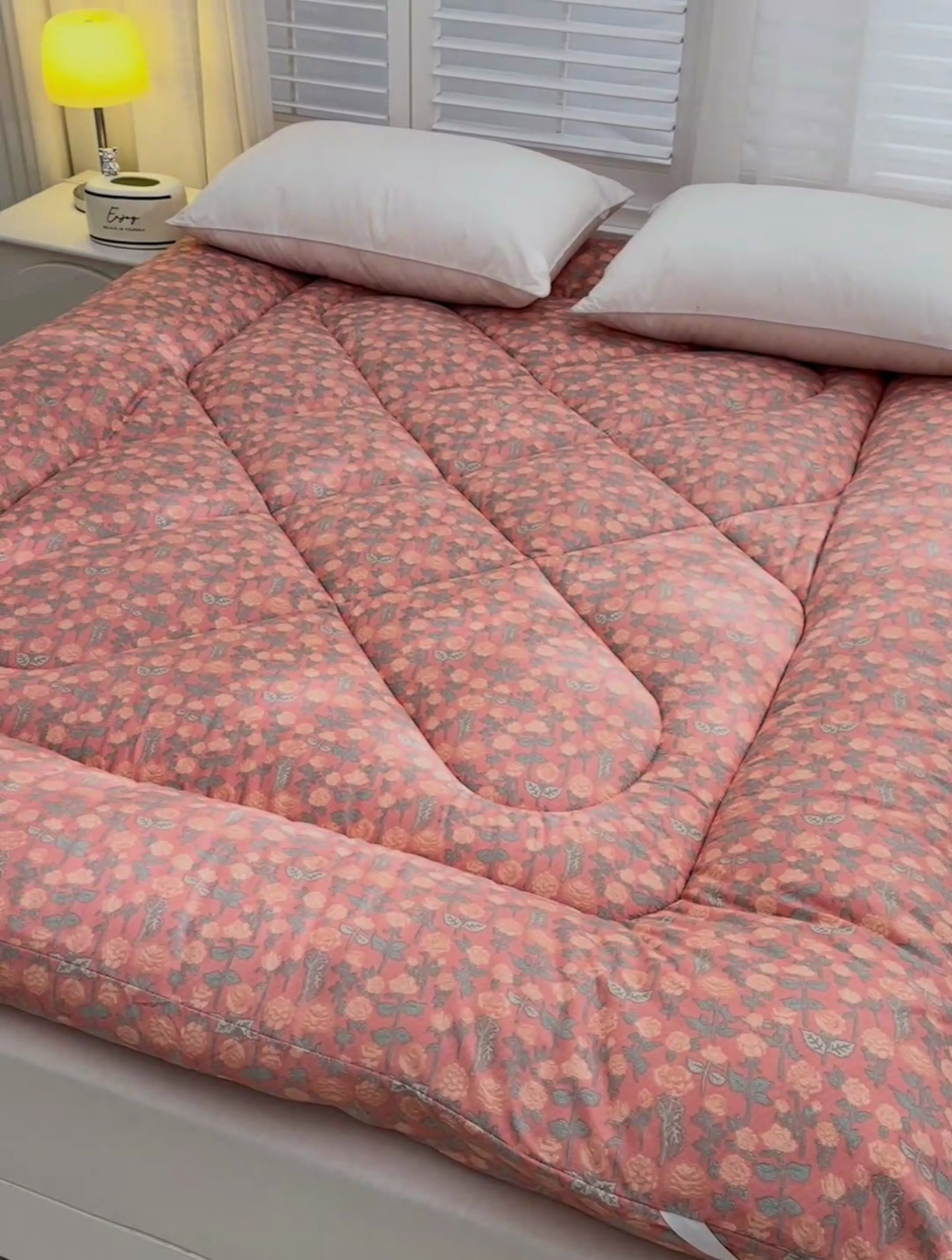 91家纺网 家纺一手货源 找家纺 富威堡家纺 2025新款双层纱棉花床垫 桃花朵朵