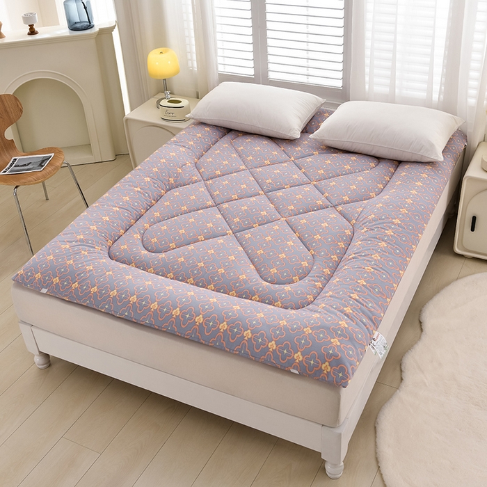 91家纺网 家纺一手货源 找家纺 富威堡家纺 2025新款双层纱棉花床垫 琉金岁月（灰蓝）