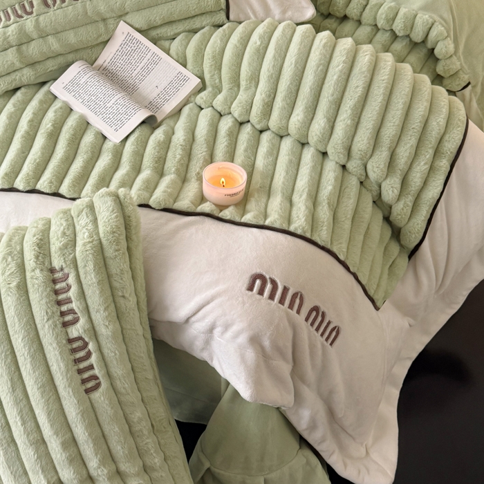 91家纺网 家纺一手货源 找家纺 左视觉 miu风兔毛绒套件样片