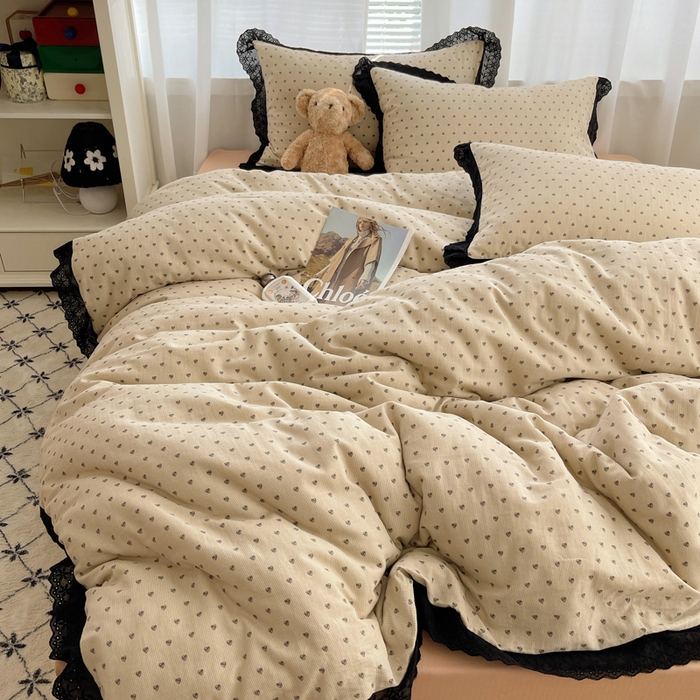 91家纺网 家纺一手货源 找家纺 2025新款全棉黑边双层纱花边款四件套 花边款-小爱心