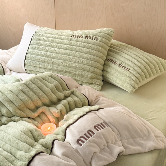 91家纺网 家纺一手货源 找家纺 左视觉 miu风兔毛绒套件样片