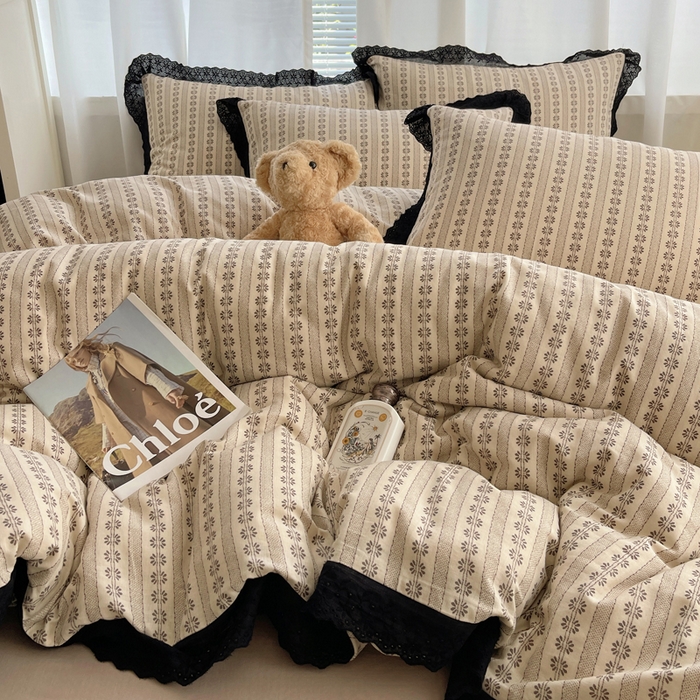 91家纺网 家纺一手货源 找家纺 2025新款全棉黑边双层纱花边款四件套 花边款-画染