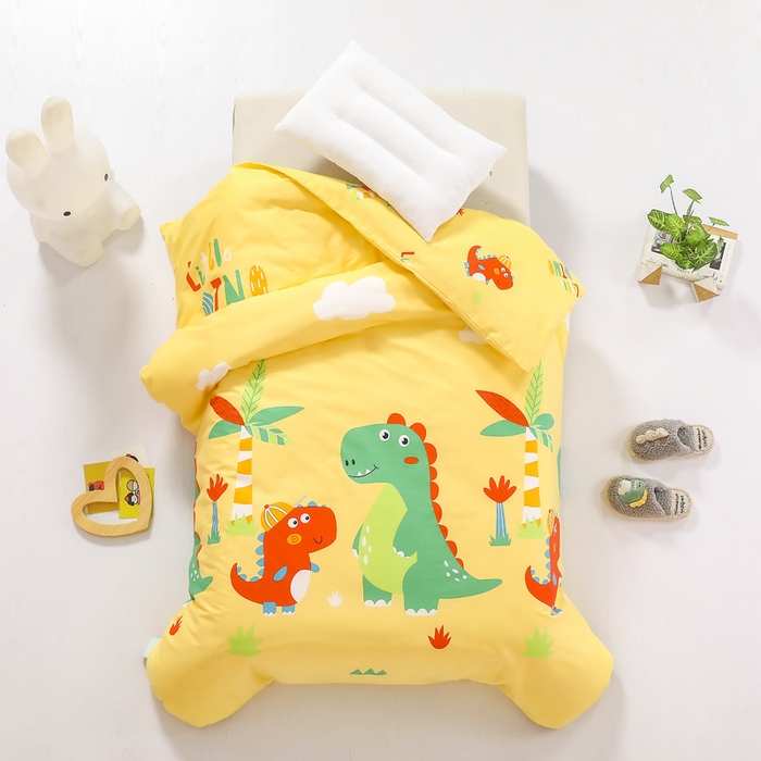 91家纺网 家纺一手货源 找家纺 鱼宝 2025新款全棉幼儿园套件 恐龙兄弟黄