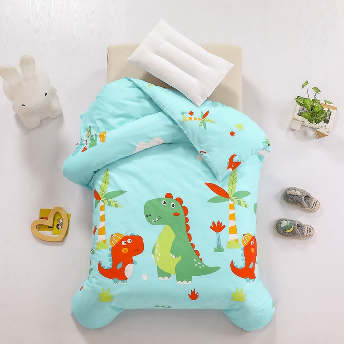 91家纺网 家纺一手货源 找家纺 鱼宝 2025新款全棉幼儿园套件 恐龙兄弟蓝