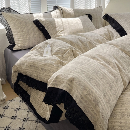 91家纺网 家纺一手货源 找家纺 2025新款全棉黑边双层纱花边款四件套 花边款-庄园