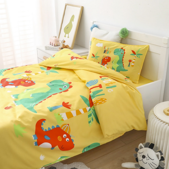 91家纺网 家纺一手货源 找家纺 鱼宝 2025新款全棉幼儿园套件 恐龙兄弟黄