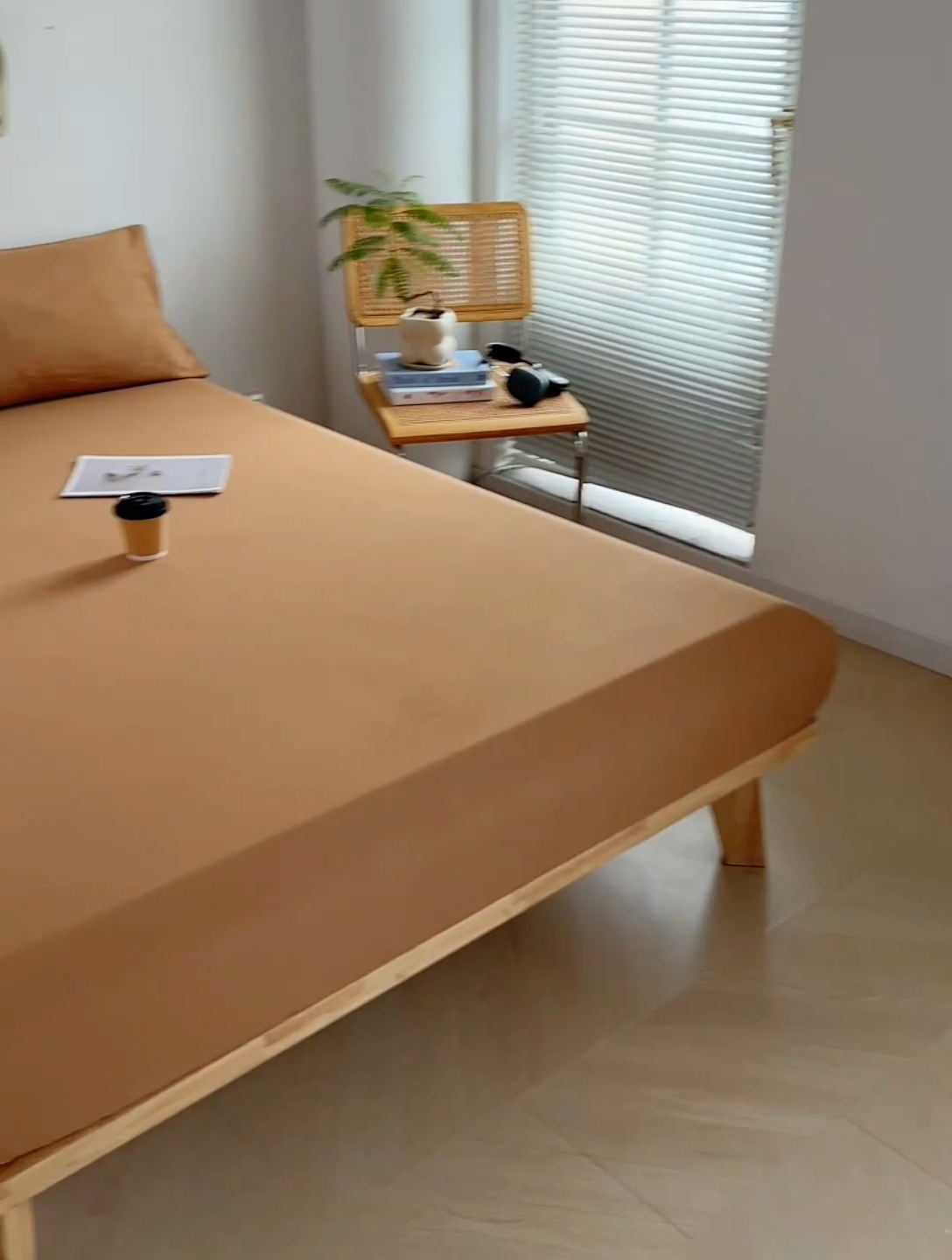 91家纺网 家纺一手货源 找家纺 贝拉梦家纺 2024新款超柔水洗棉纯色简约单品床笠枕套 焦糖